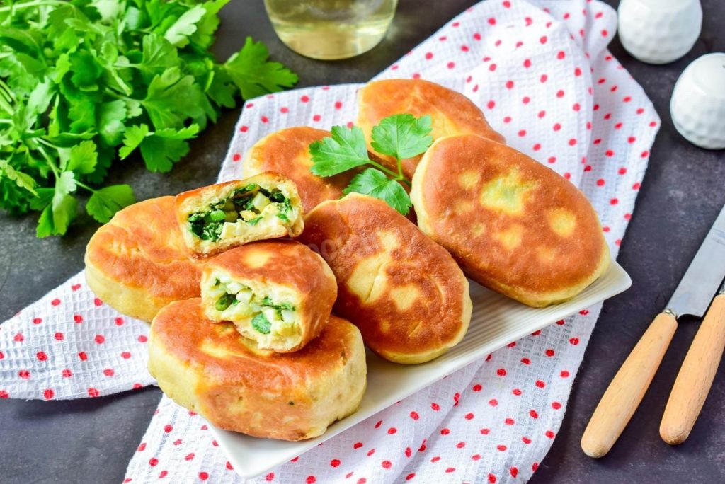Пирожки с луком и зеленью