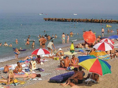 Названы безопасные для купания пляжи Украины