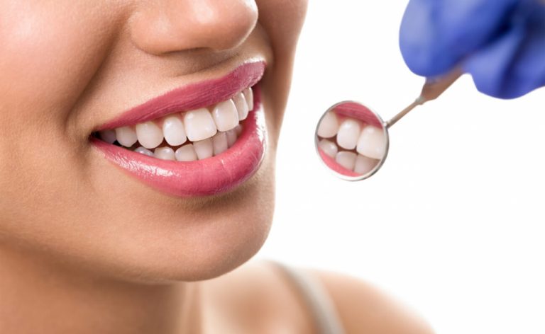 Почему с возрастом стираются зубы и как это отражается на здоровье челюсти