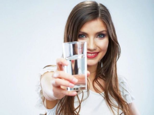 Как укрепить почки: пьем воду правильно