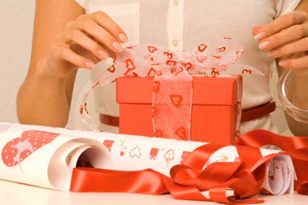 Видео по созданию простых подарков из бумаги на день рождения