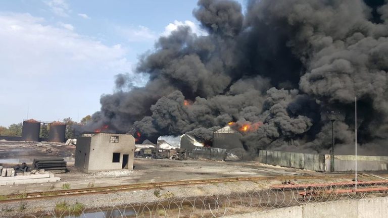 Из-за пожара на нефтебазе в воздухе над Киевом — превышение норм опасных веществ