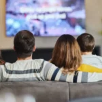 семья перед телевизором