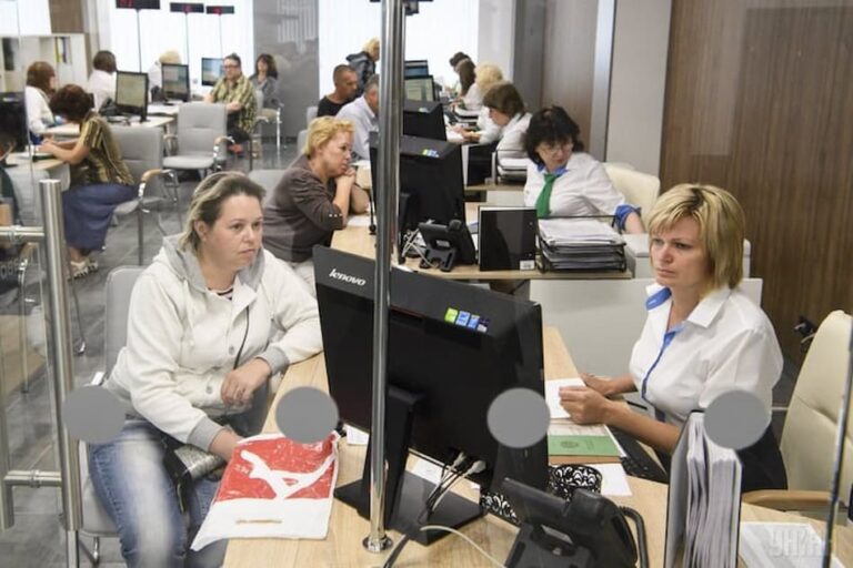 Новая социальная помощь в Украине: кто может получить и как оформить