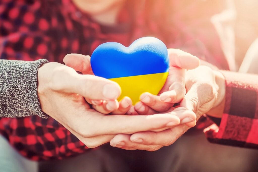 помощь украинцам