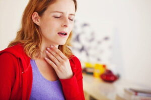 девушка в красном