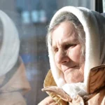 пенсіонерка у транспорті