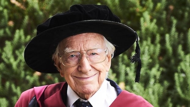 94-летний житель Австралии признан старейшим аспирантом в мире