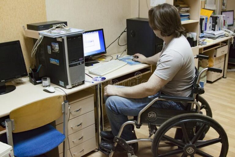 В Украине упростили учёт рабочих мест для инвалидов