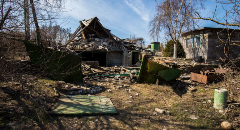разрушенный дом