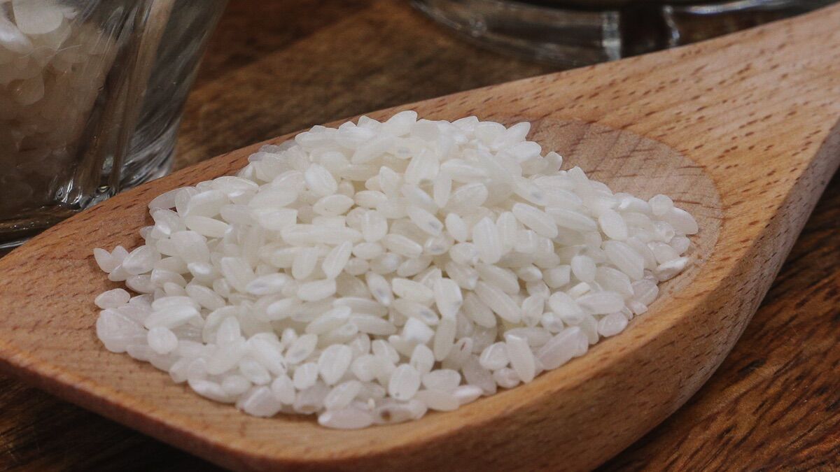 Что можно положить в рис. Как красиво уложить рис. В какую воду класть рис. Как укладывать рис для оформления. Почему рис синий.