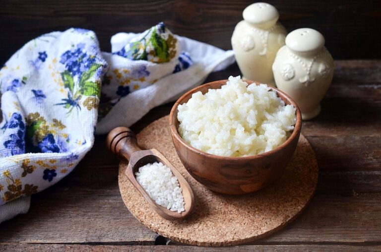 Зачем при варке риса умные хозяйки добавляют несколько ложек молока – секрет удивит многих