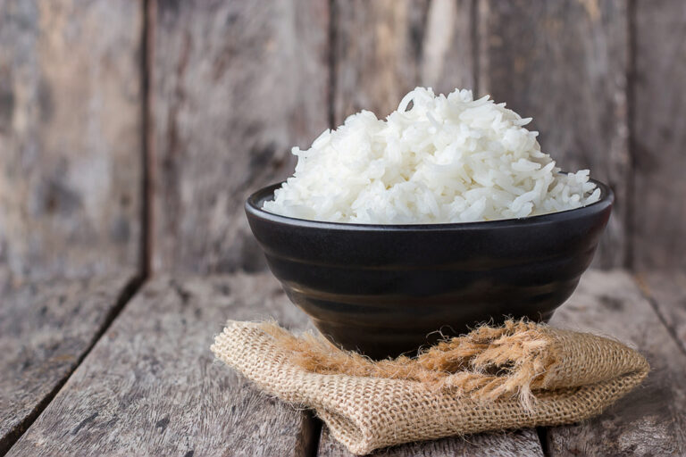 Почему при варке риса нужно добавлять уксус