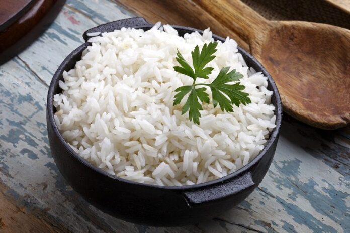 Для чего рис замачивают в соленой воде