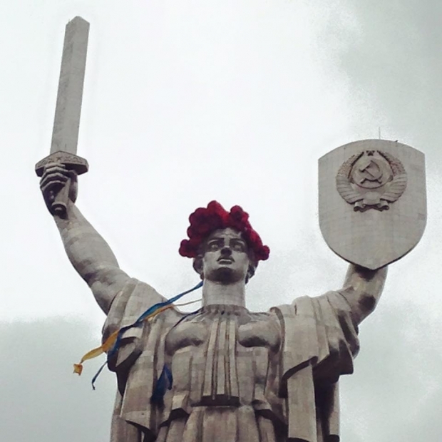 В Киеве коммунистическую символику со зданий демонтируют до Дня Независимости