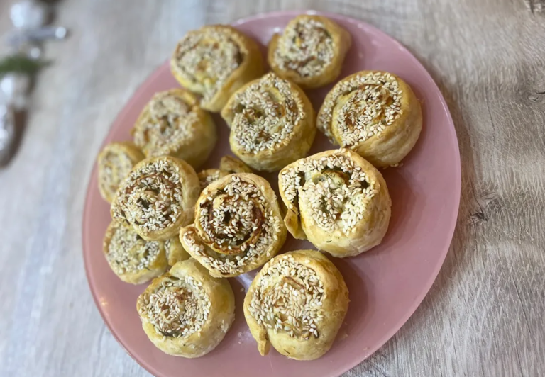 рулетики с курицей и кунжутом