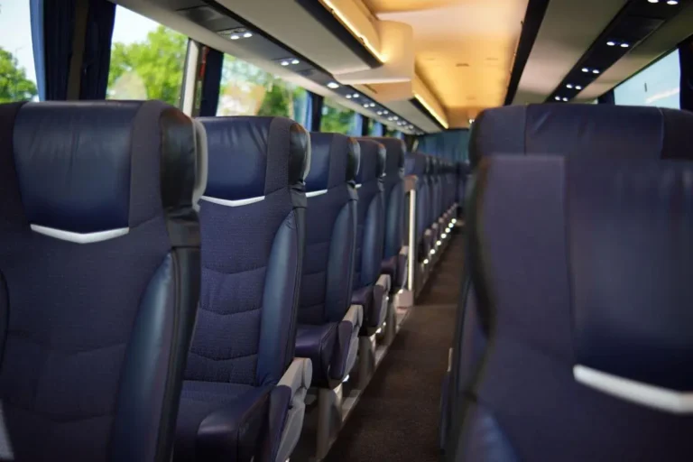 порожній автобус