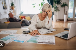 Женщина с платежками