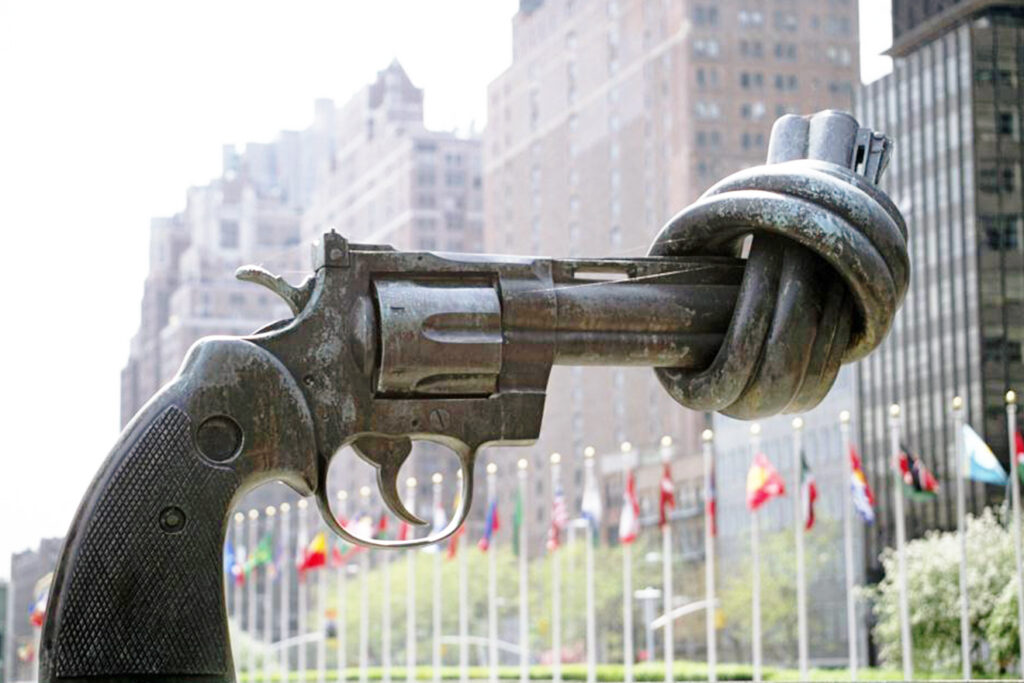 sculpture-of-tied-up-gun-at-the-un