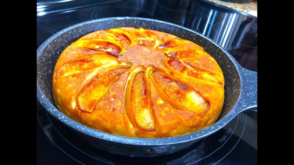 Шарлотка на сковороде
