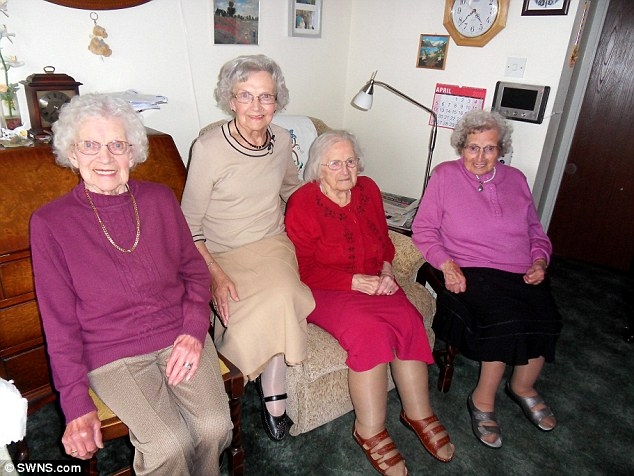 Четырем сестрам британкам в сумме почти 400 лет (ФОТО)