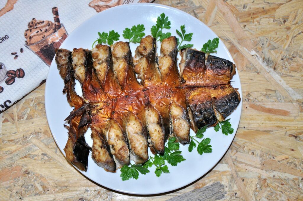 Как оригинально запечь скумбрию?