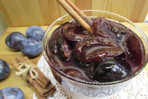 Сливовое варенье с корицей