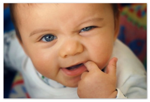 У ребенка режутся зубки. Как помочь малышу?