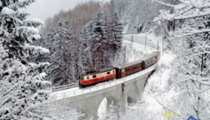 поезд в горах