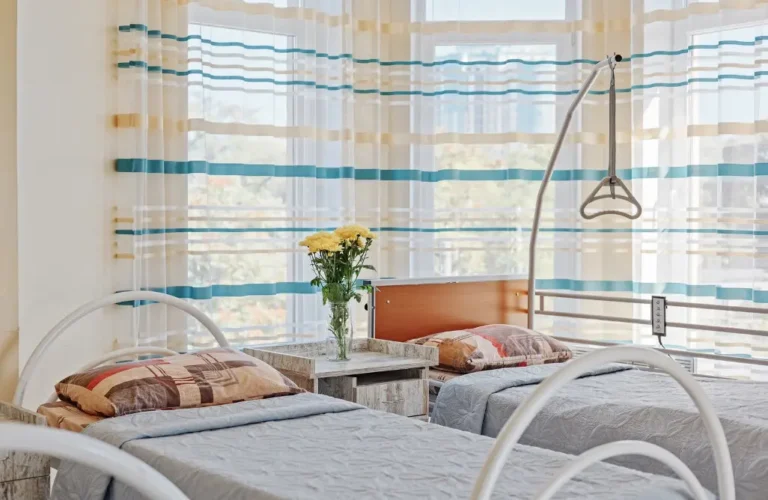 Догляд за літніми людьми