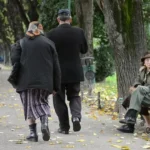старики в парке