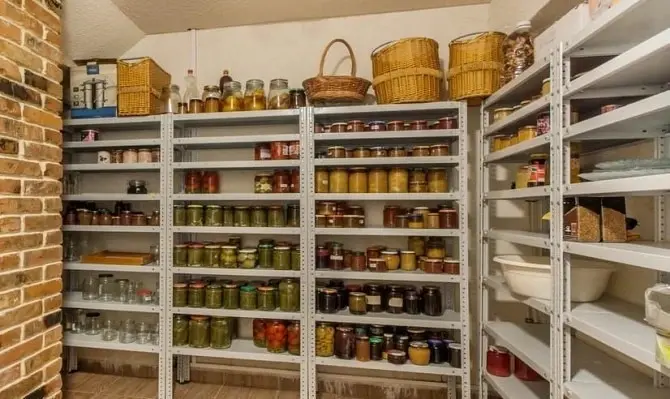 Металеві стелажі