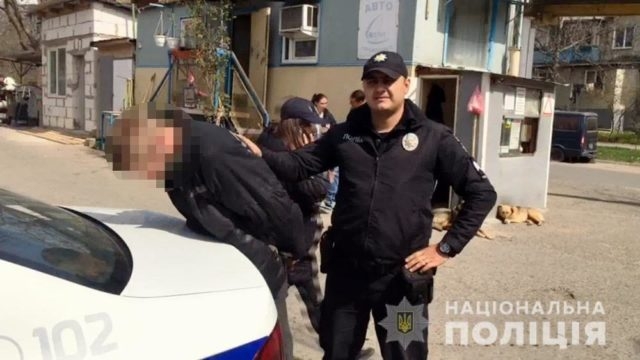 В Одессе смелая пенсионерка помогла поймать грабителя