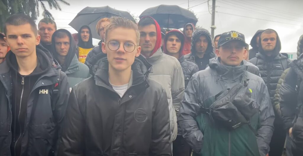 студенты на границе