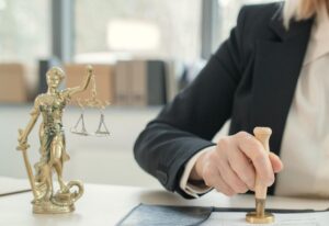 Суд і документи