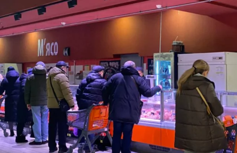 мясо в супермаркете