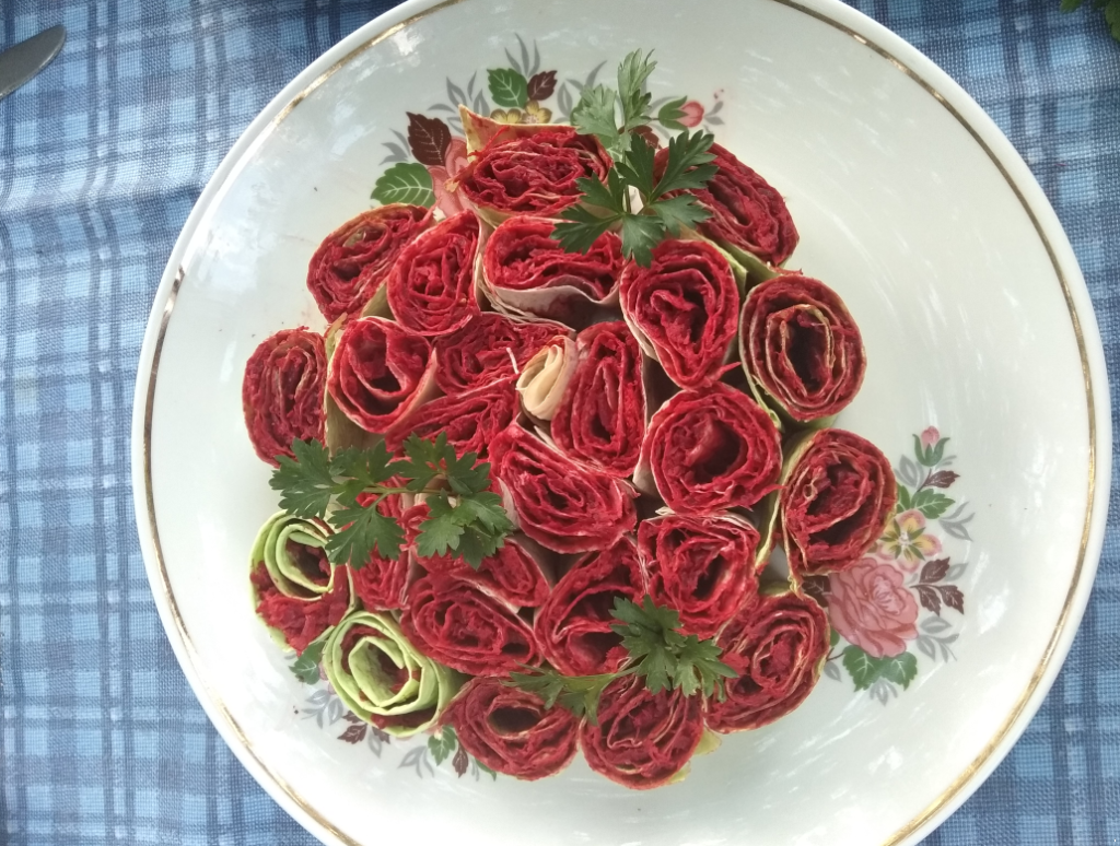 Свекольные розы