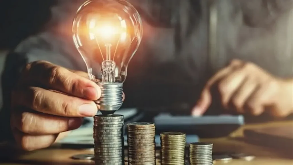 деньги и лампочка