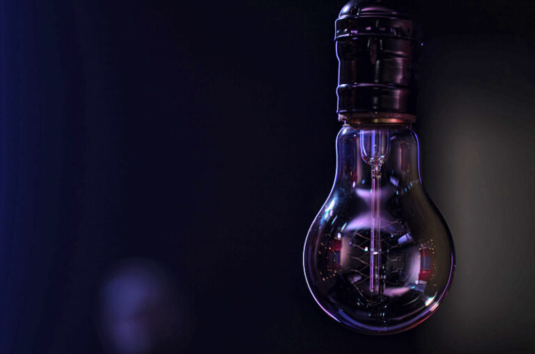 В «Укренерго» вводять планові відключення електроенергії: хто може бути без світла довше 4 годин