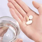 Таблетки в руках