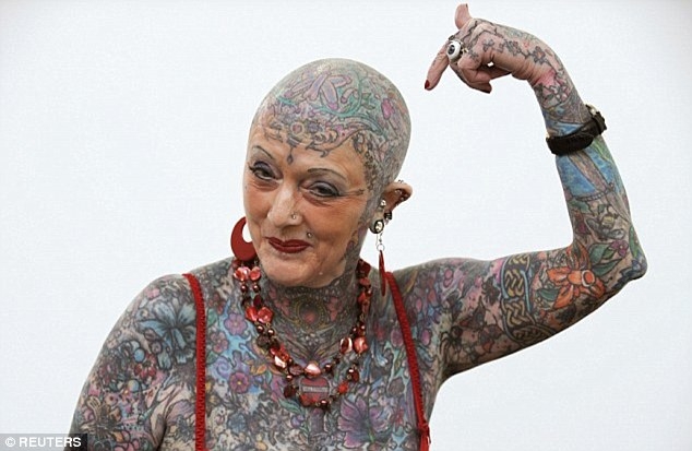 Умерла самая татуированная 77-летняя британка