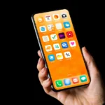 Телефон у руках