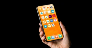 Телефон у руках