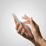 Телефон в руках