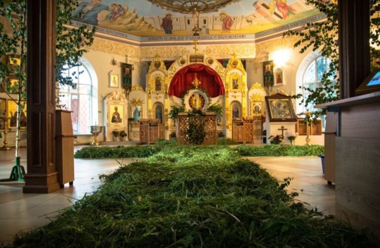 троица