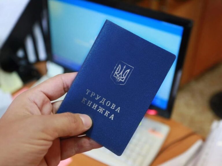 Чим відрізняється трудовий стаж від страхового: як його рахують для пенсії