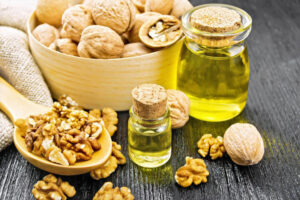 Ухаживаем за состоянием сосудов головного мозга
▫️2 ч. ложки меда липы.
▫️5-6 грецких орехов.
Перемалываем орехи, добавляем 2 ч. ложки меда и тщательно перемешиваем. Можно добавить немного протертой корицы и имбиря.
Настаиваем в течении суток. Принимаем по 1 ст. ложке за 30 мин. до еды утром, днем и вечером.