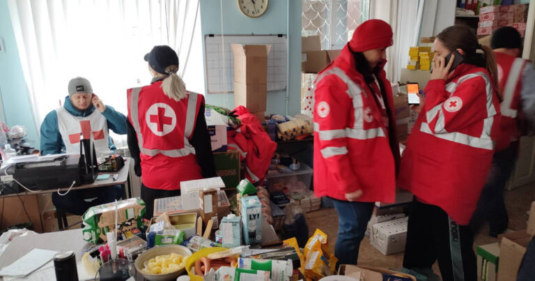 Какую помощь переселенцам может оказать Красный Крест?
