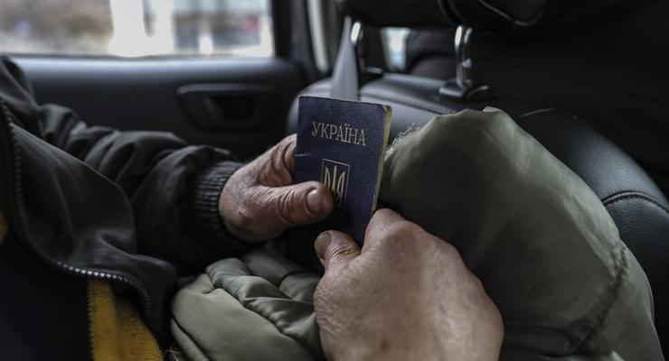 В Україні дозволили пересилати за кордон паспорти