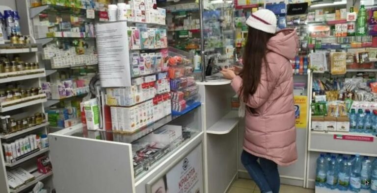 Теперь детей не отправишь в аптеку за лекарствами: вступило в силу постановление Кабмина о запрете отпуска лекарственных средств малолетним лицам